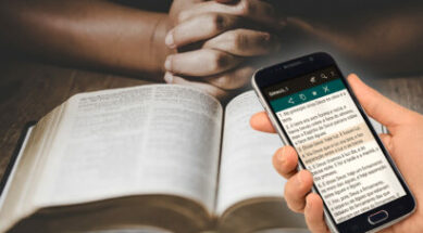 Aplicativo Bíblia Online no Celular | Escolha uma Opção: